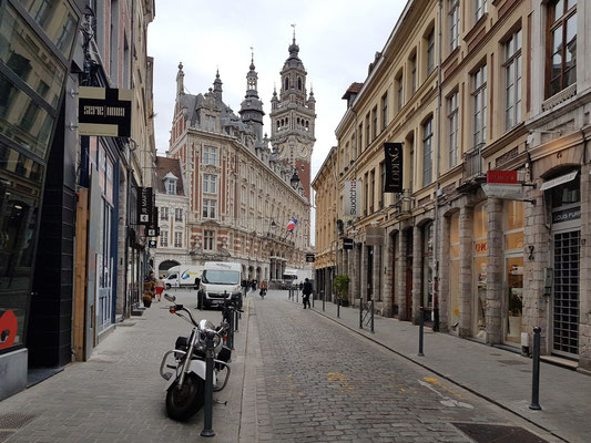 Lille, Rue de la Grande Chaussée mit Blick auf den Belfried der Handelskammer