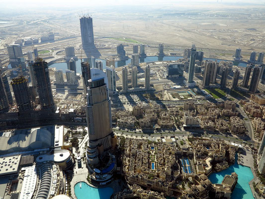 Blick nach O zur Downtown Dubai, links vorne die Dubai Mall