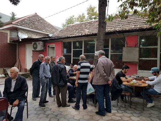 Männer beim Spiel (beim Bəxtiyar Vahabzadə Parkı)