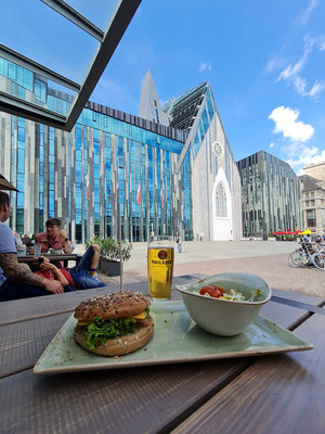 Universität mit Paulinum des Architekten Erick van Egeraat, Blick vom Burgerrestaurant Hans im Glück