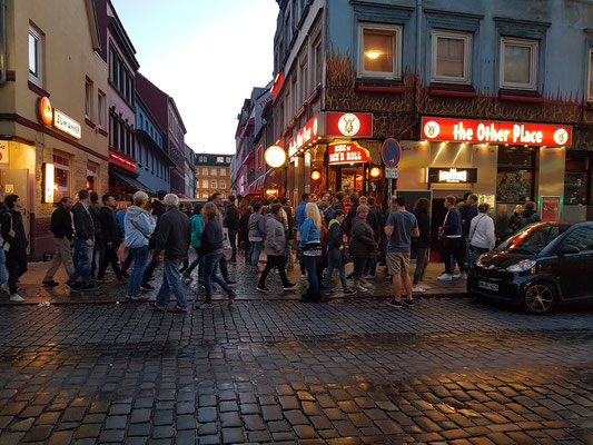 Blick von der Davidstraße in die Herbertstraße. Die Herbertstraße wird seit dem 19. Jahrhundert zur Prostitution genutzt.