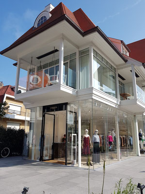 Knokke-Heist, Modegeschäft Essentiel Store - Women and Men, Kustlaan 70