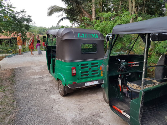 Ankunft mit Tuk Tuks am Laluna Eco Resort