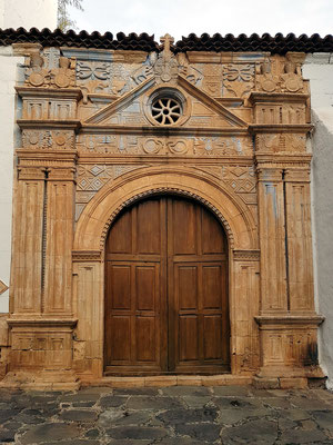 Pájara, Iglesia de Nuestra Señora de Regla, Barockes Eingangsportal mit mexikanisch-aztekischen Elementen