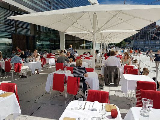 Im Terrassenrestaurant der Oper