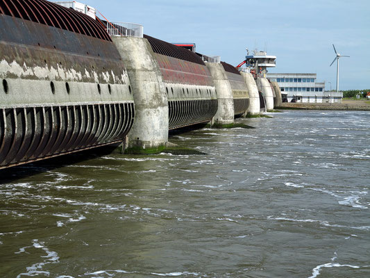 Eidersperrwerk, Flussseite