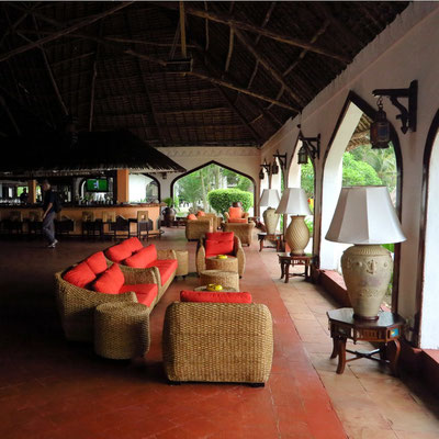 Zanzibar Beach Resort, Sitzgruppe und Bar in der Lobby