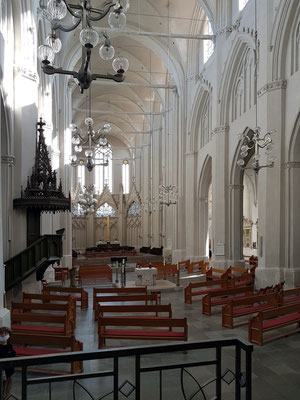 Dom St. Nikolai 1457 geweiht, Taufkirche des Malers Caspar David Friedrich, Innenansicht Richtung Chor