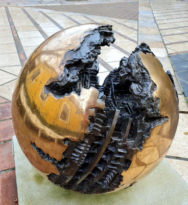 Arnaldo Pomodoro: Sphere No. 3, Bronze, 1964