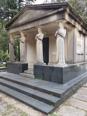 Mausoleum auf dem Friedhof Škaljari in der Kleinstadt Škaljari bei Kotor