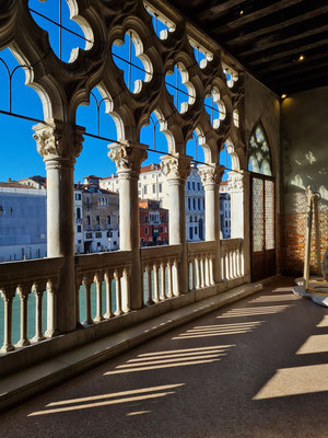 Palast Ca' d'Oro, Erstes Obergeschoss zum Canal Grande