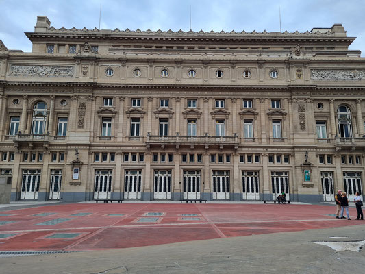 Teatro Colón, Seitenansicht