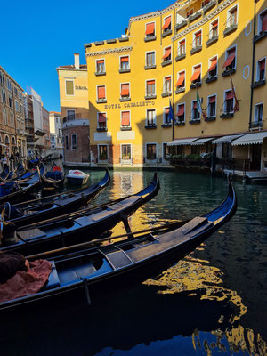 Gondelparkplatz vor dem Hotel Cavalletto