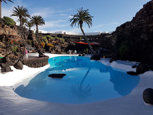 Durch César Manrique angelegter Pool in Jameos del Agua