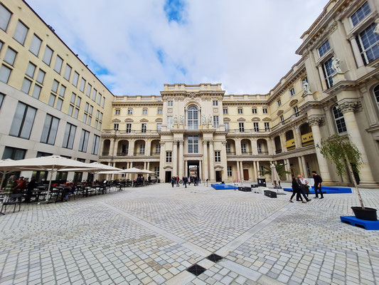 Schlüterhof mit Innenportal im Humboldt-Forum