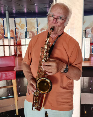 Saxophon-Unterricht bei Katja Lau in der Anytime-Bar