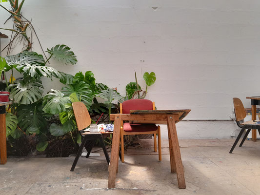 Zeichentisch im Atelier