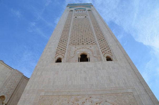 das Minarett strebt zum Himmel