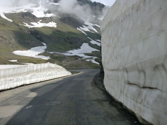 meterhoch Schnee im Juni !
