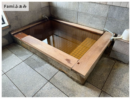 大川温泉　貴肌美人　緑の湯浴槽