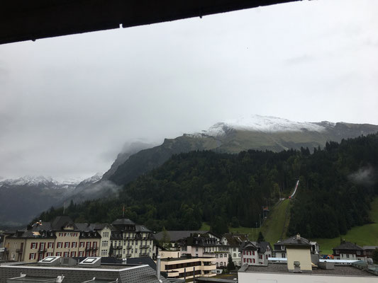 Aussicht vom Hotelzimmer auf den Titlis am Sonntag