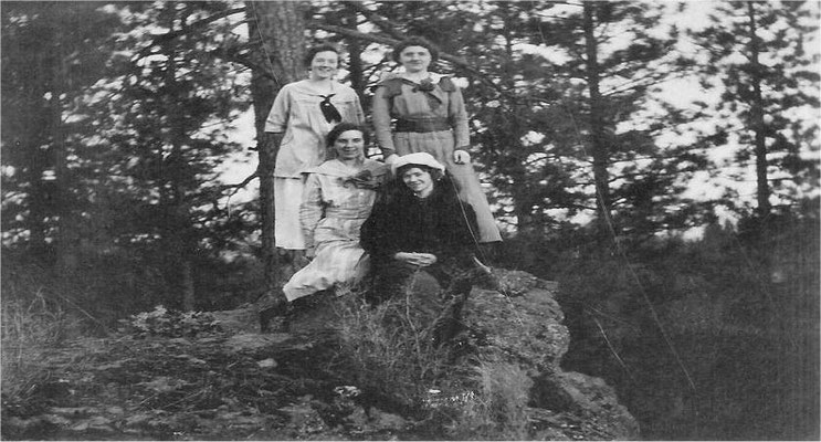 Bessie Sheridan, Mary Kerr-Jacobson, Ethel Fanton, Violet Johnson Pipgras, circa 1917