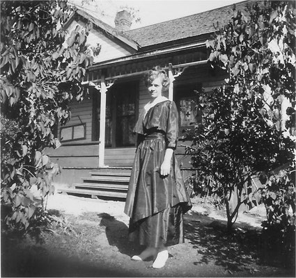 1918, Violet Johnson home