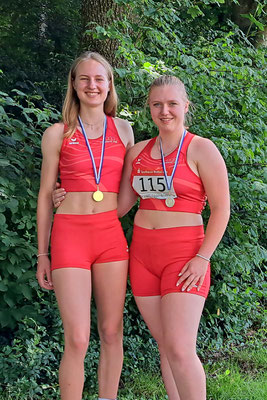 Emilia Hartl (li) und Hanna Holweck (re)