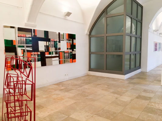 Ausstellungsansicht AUS PRINZIP, Skulptur: Sabine Straub, Malerei: Monika Humm