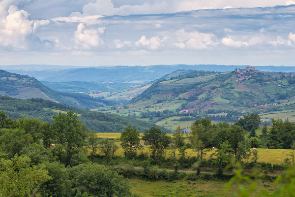 Vallon de Clairvaux et château de Panat - Aveyron - France