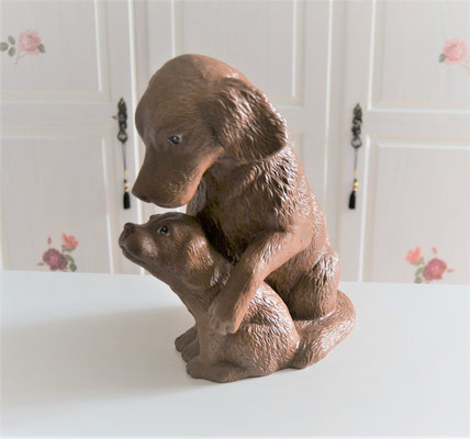 Hunde mit Welpe aus Keramik handbemalt
