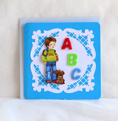 Glückwunschkarte zum Schulanfang blau-hellblau, Junge mit Filzbuchstaben ABC 