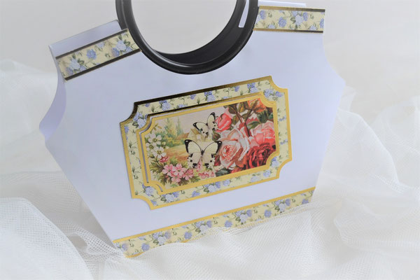 Geschenktasche weiß-bunt mit Blumenmotiv