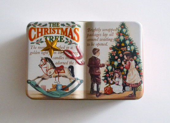 Buchdose klein mit Weihnachtsbaum und Schaukelpferd