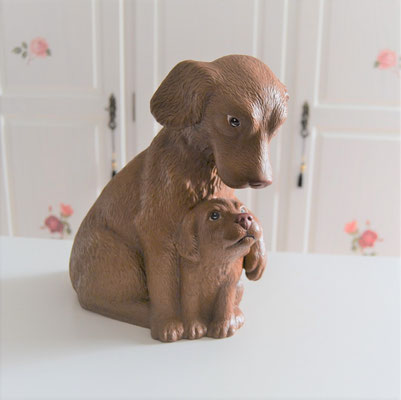 Hunde mit Welpe aus Keramik handbemalt