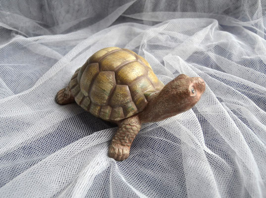 Schildkröte (klein) aus Keramik naturgetreu und von Hand bemalt.