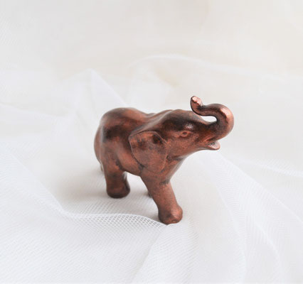 Elefant aus Keramik in Bronzeoptik