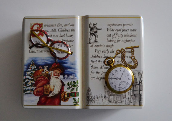 Nostalgische Buchdose aufwendig geprägt und bedruckt mit Nikolaus, Brille und Taschenuhr