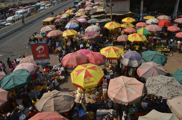 der Markt direkt neben dem Accra Circle