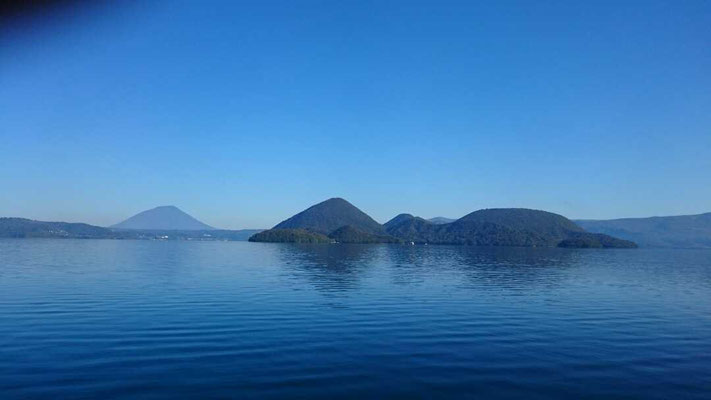 洞爺湖畔    Lake touya
