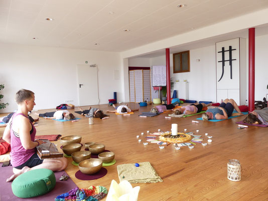 Klang Tiefenentspannung zum Abschluss des Yoga Retreats mit Beate Laudien