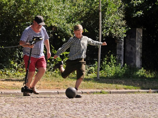 Eric Fritsch aus der E-Jugend des DSC als Straßenfußballer Helmut Schön