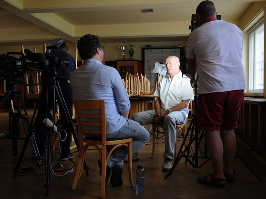 Hans "Hansi" Kreische wird im DSC-Casino interviewt