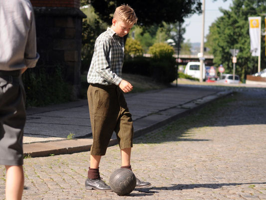 Eric Fritsch aus der E-Jugend des DSC als Straßenfußballer Helmut Schön