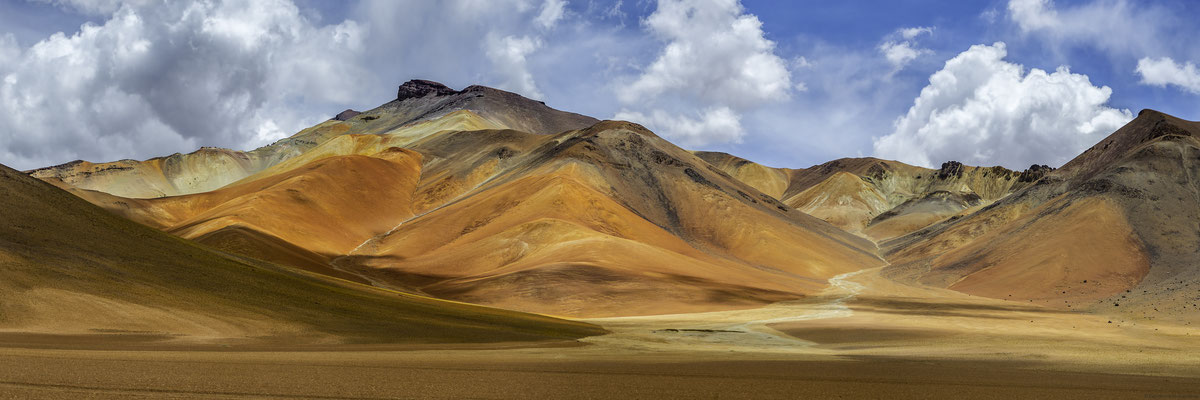 Bergkette im Hochland von Bolivien