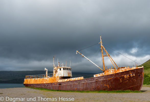 Die Garðar BA 64, das älteste Stahlschiff Islands, wurde 1912 erbaut und lief hier 1981 auf Grund