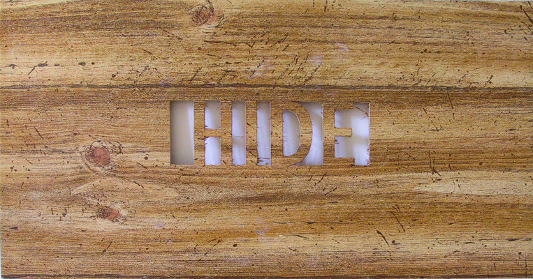 HIDE, 2005, Sperrholz, bedruckte Klebefolie, 58 x 30 cm  