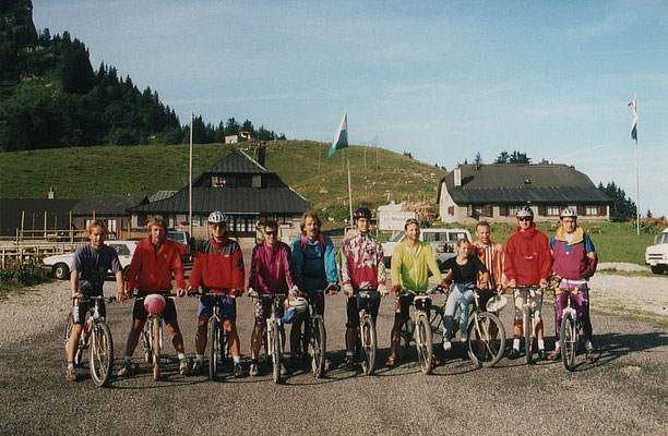 Es war eine nette Truppe, an die Namen kann ich mich nicht mehr erinnern