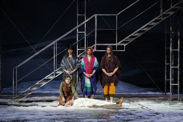 Als Saknussem II in Unter dem Gletscher, Fina: Tina Josephine Jaeger, Epimenides: Michael Daub, Der Tropfen: Domen Fajfar (c) Reinhard Winkler