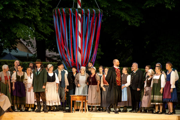 Als Kezal in Die Verkaufte Braut, Kammeroper Schloss Rheinsberg, Kruschina: Gergely Kereszturi, Apollo Chor an der Staatsoper, (c) Uwe Hauth Photography